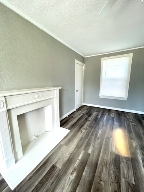 1521 Barnard St - Photo 3 of 14