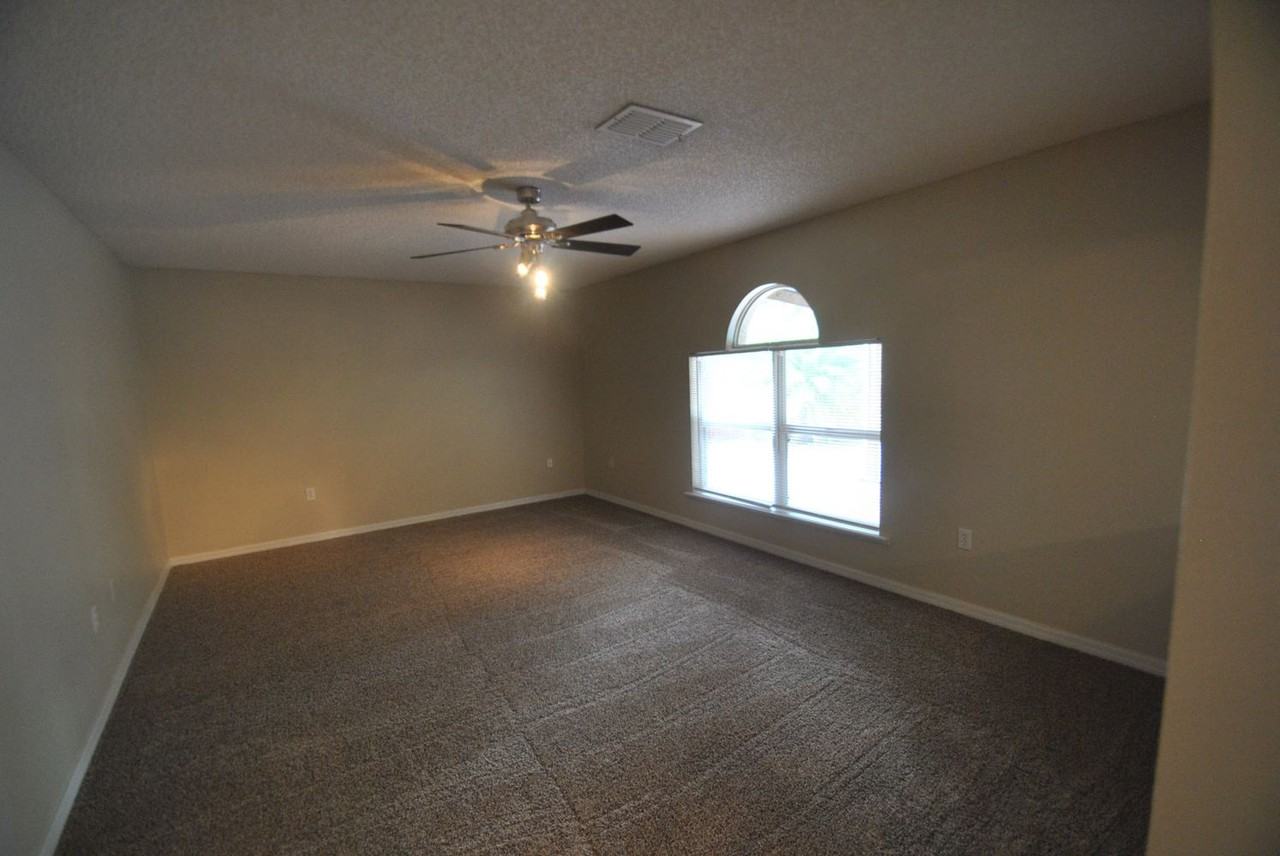 1034 Jayhil Dr - Photo 2 of 16