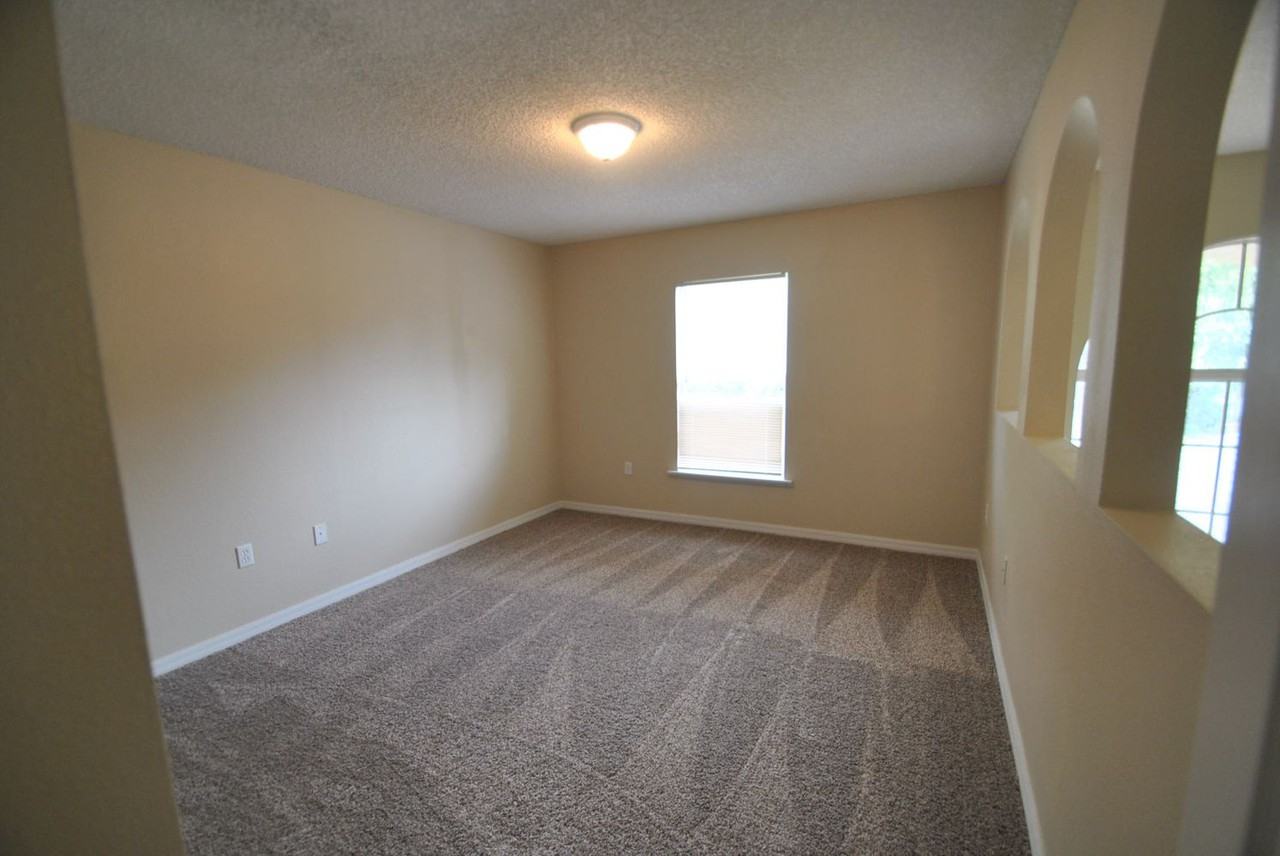 1034 Jayhil Dr - Photo 3 of 16