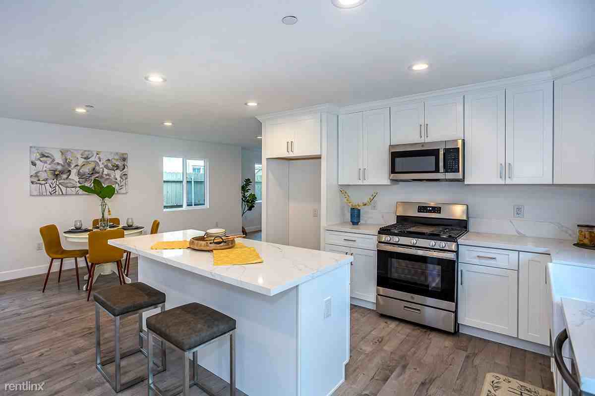 2015 Walnut St - Photo 2 of 10