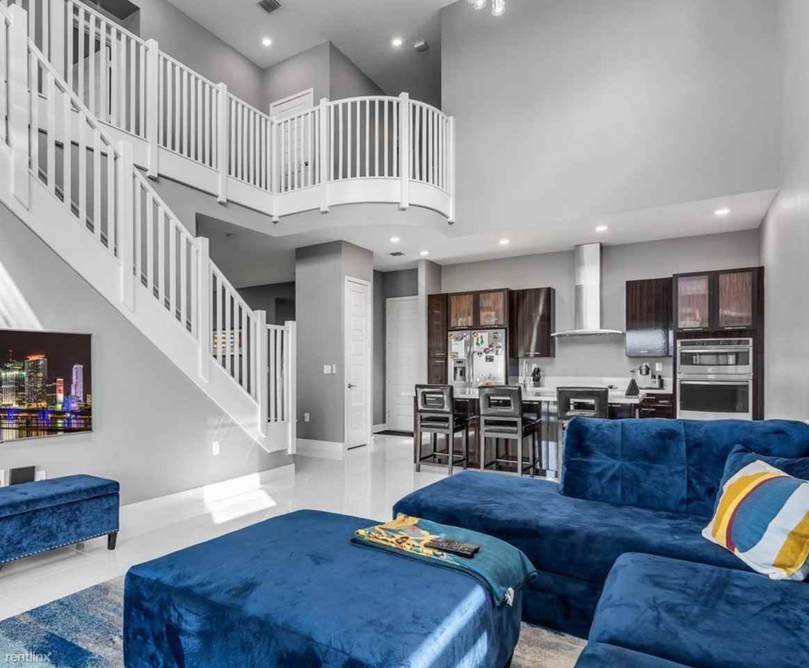 16044 Nw 89th Ct - Photo 3 of 10