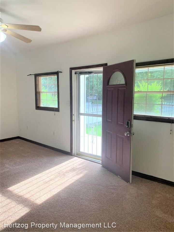 820 N Elm St - Photo 3 of 21