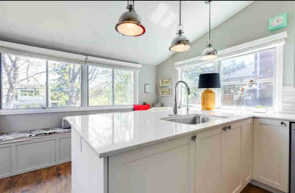 405 Mayfair Avenue - Photo 3 of 11