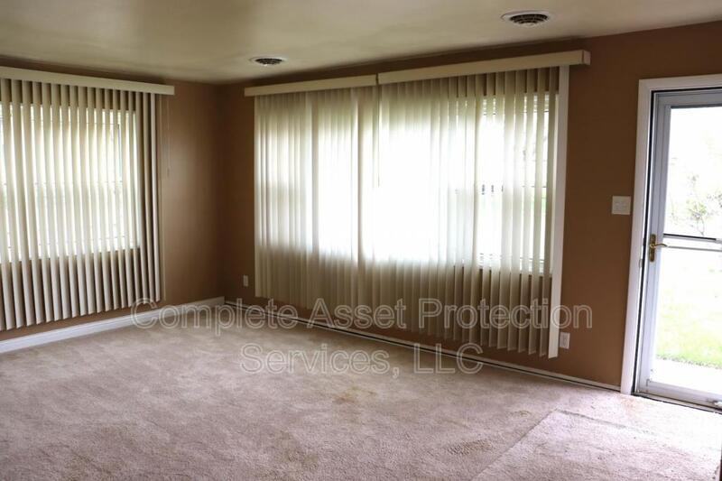 7728 Catalpa Ave - Photo 3 of 12
