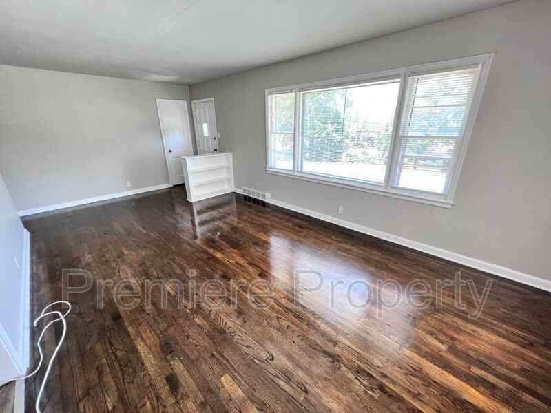 6618 Nw Bougher Ln - Photo 3 of 20