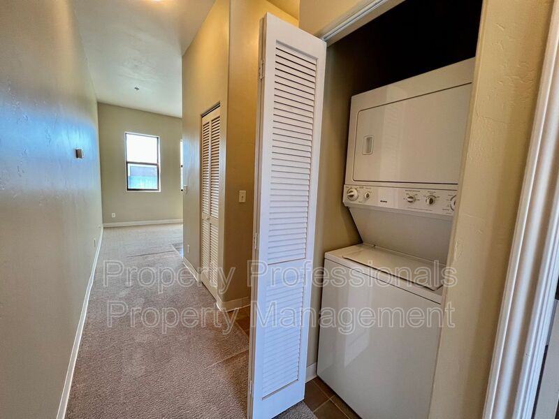 718 Main St - Photo 2 of 9