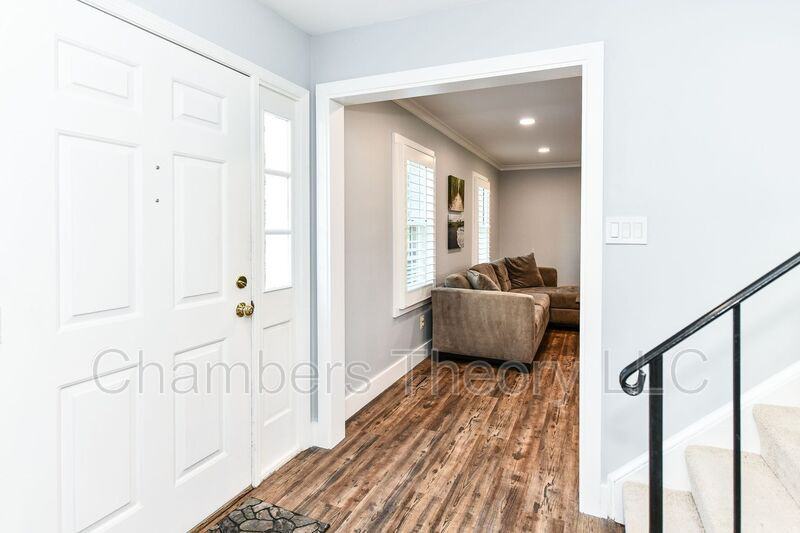 7601 Virginia Ln - Photo 2 of 32