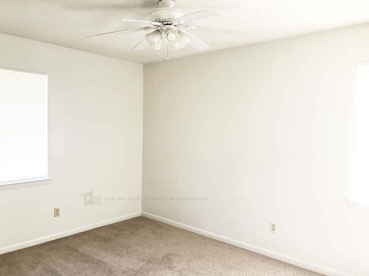 2208 Chafin Dr - Photo 2 of 7