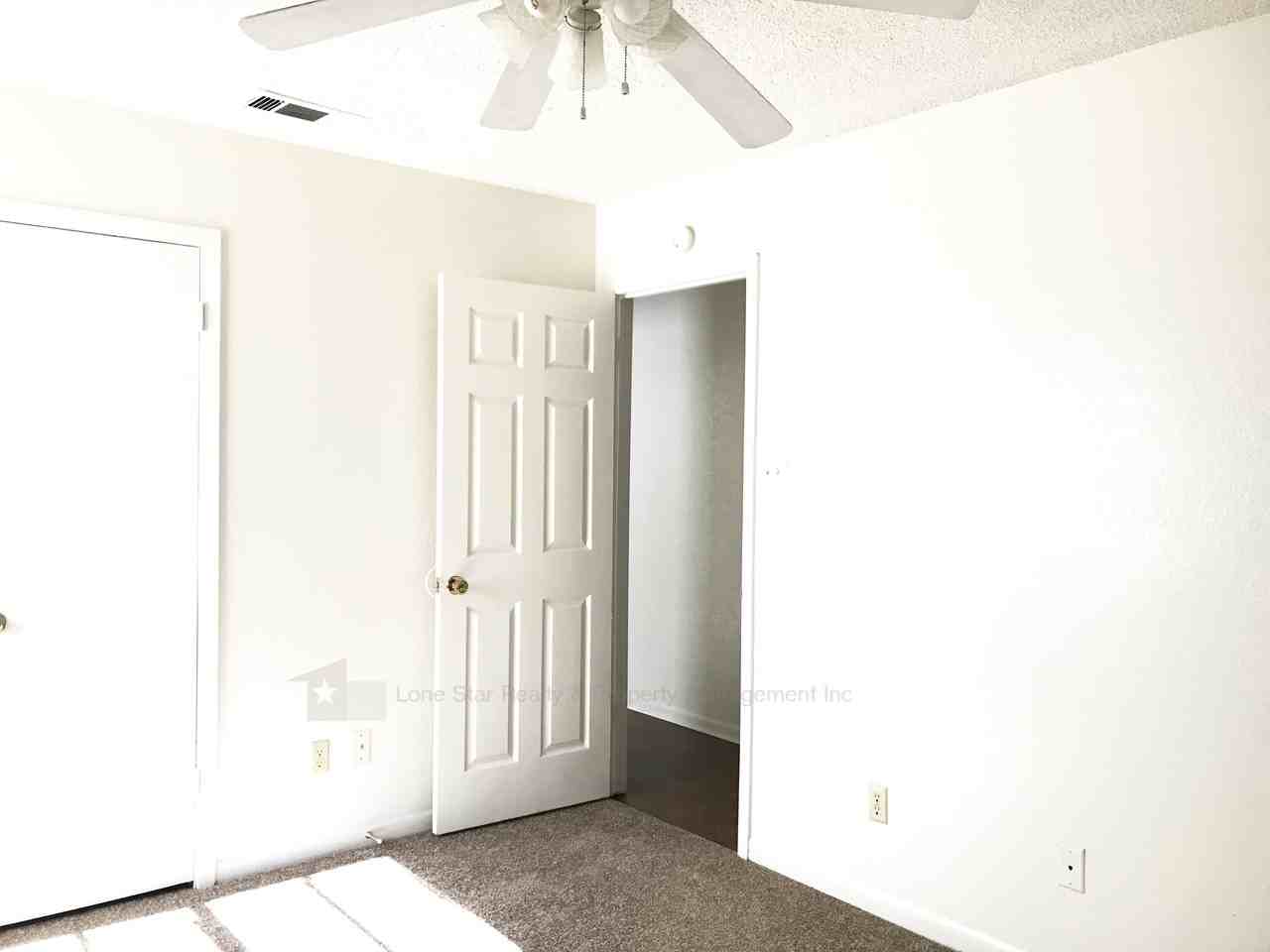 2208 Chafin Dr - Photo 3 of 7