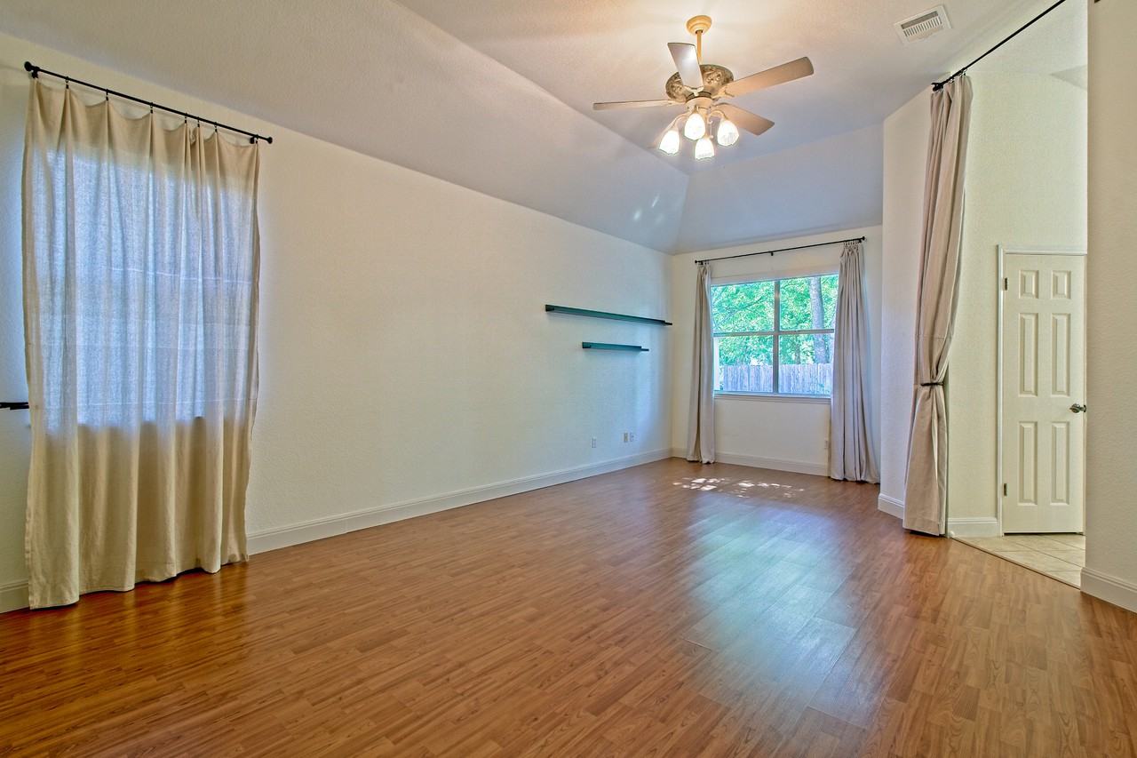 301 Derby Ln - Photo 2 of 5