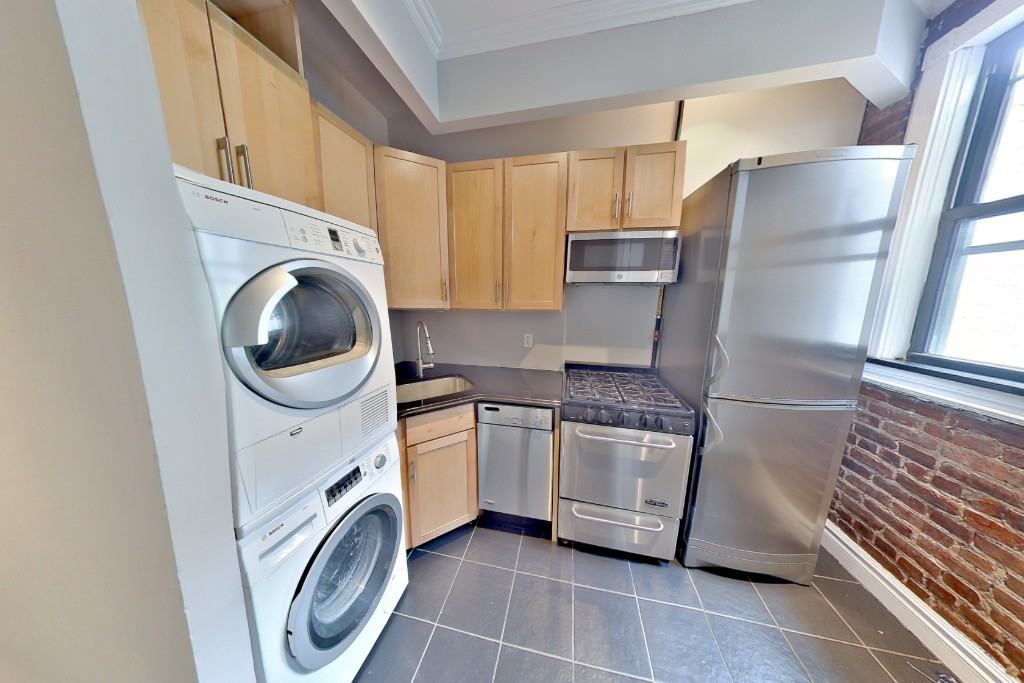 221 E 23rd St #18 - Photo 4 of 5