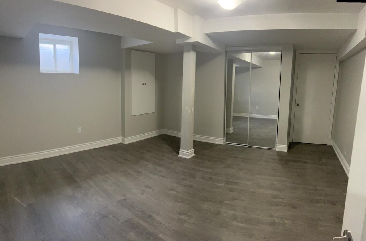 42 Cranbrook Cres - Photo 2 of 5