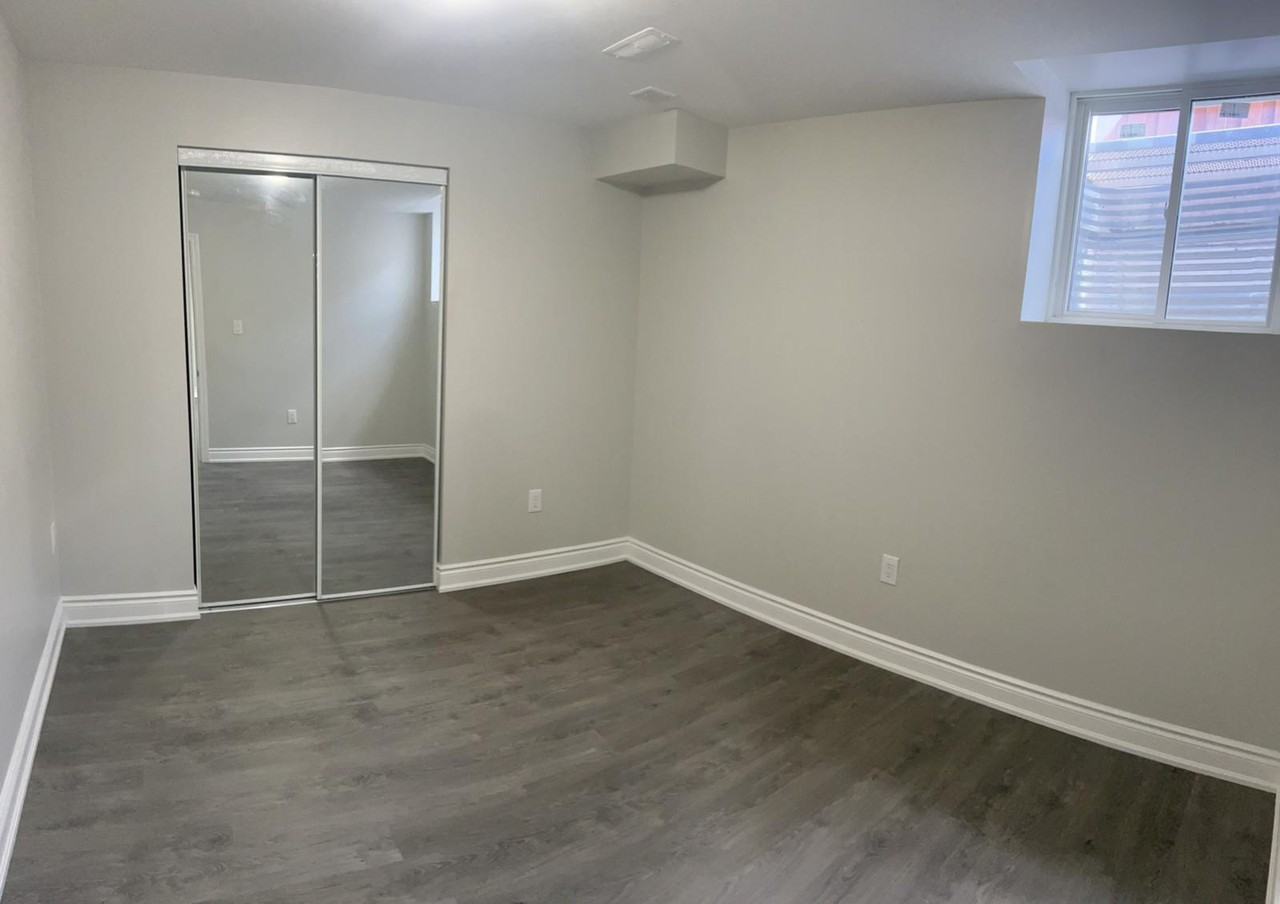 42 Cranbrook Cres - Photo 3 of 5