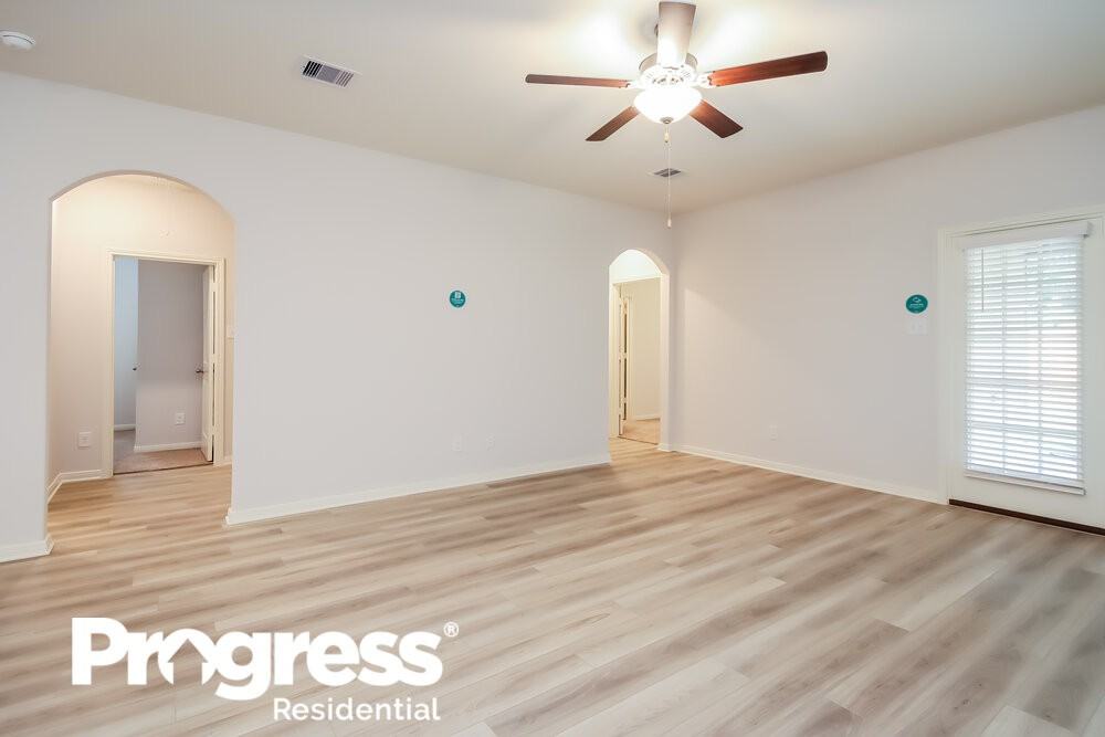 10470 Sweetwater Creek Dr - Photo 3 of 16
