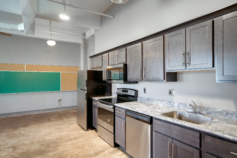 1009 Highland Ave - Photo 2 of 13