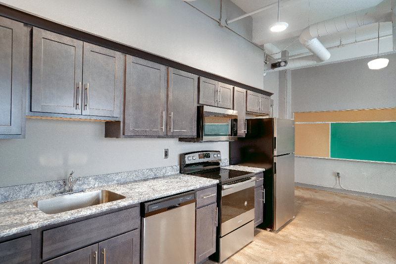 1009 Highland Ave - Photo 4 of 13