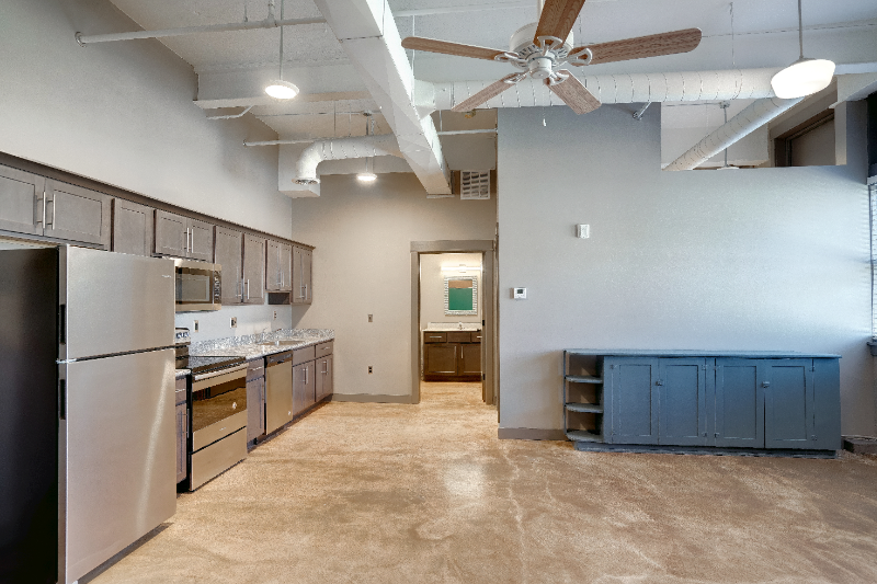 1009 Highland Ave - Photo 6 of 13