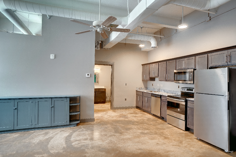 1009 Highland Ave - Photo 7 of 13