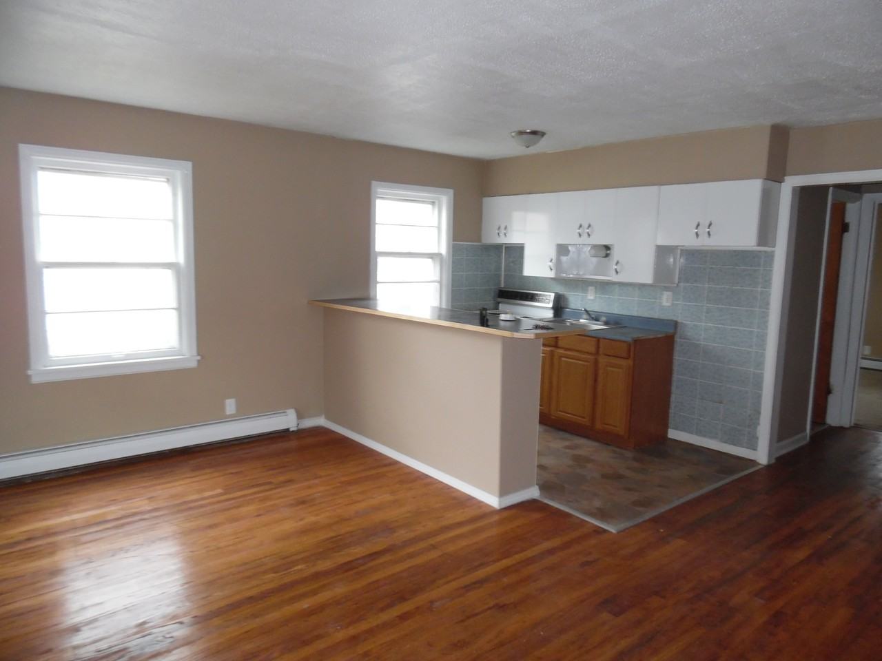 750 Portage AveApt. B #B - Photo 3 of 5