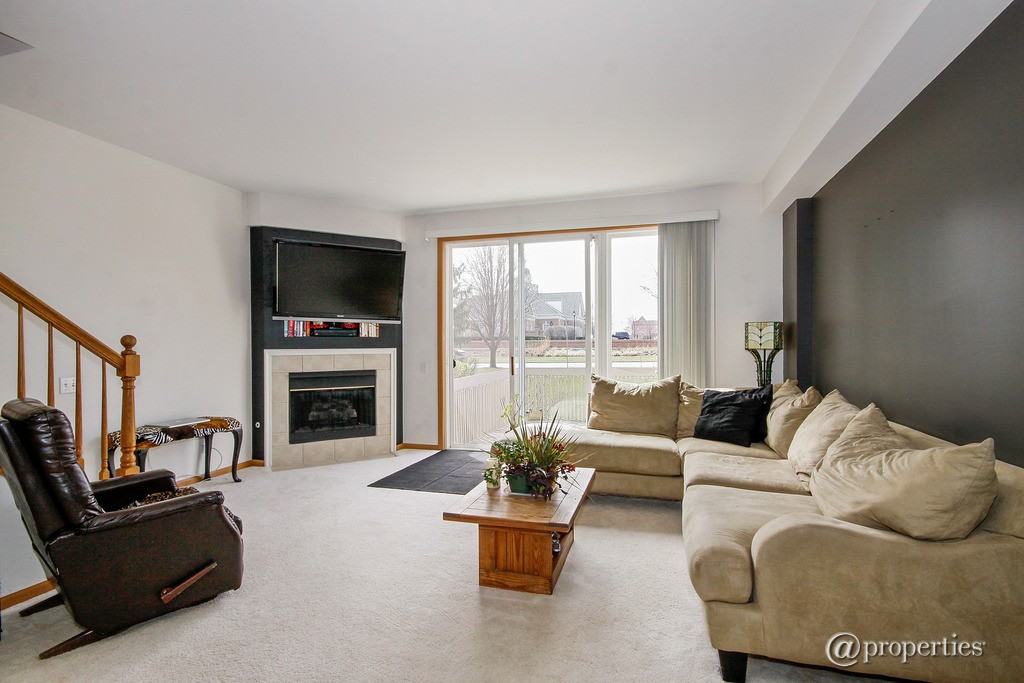 2734 Rockport Ln - Photo 2 of 6