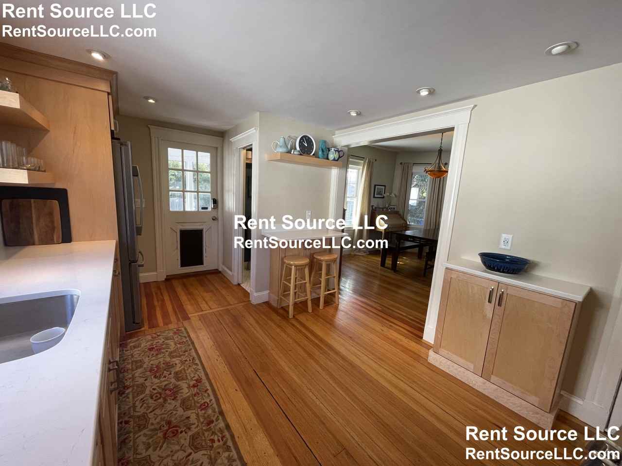 19 Tyler Ave - Photo 4 of 36