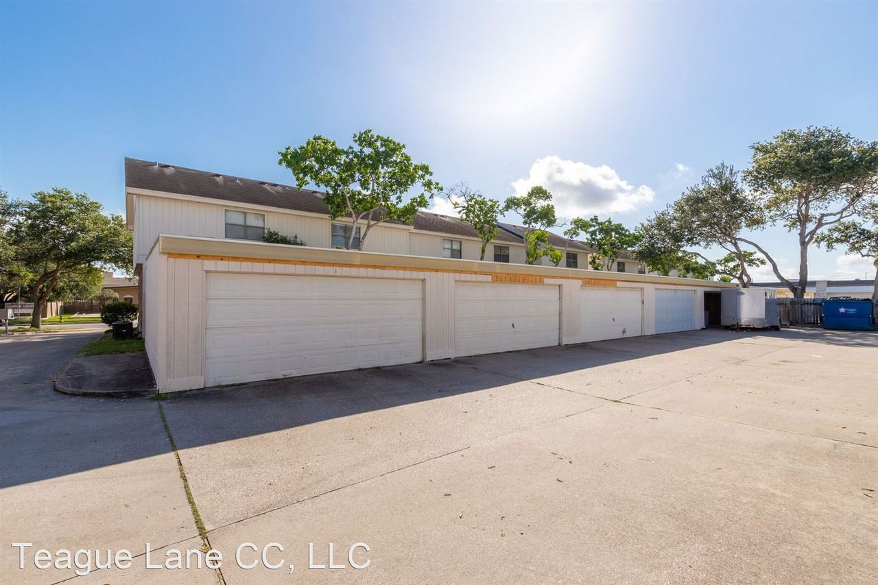 Ridgeway Townhomes on Burnham Drive - Photo 2 of 42