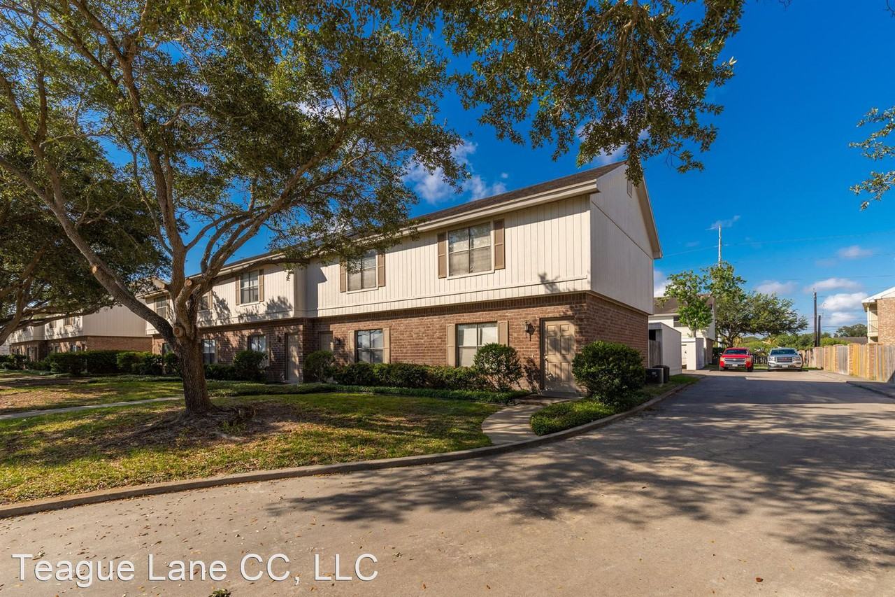 Ridgeway Townhomes on Burnham Drive - Photo 3 of 42