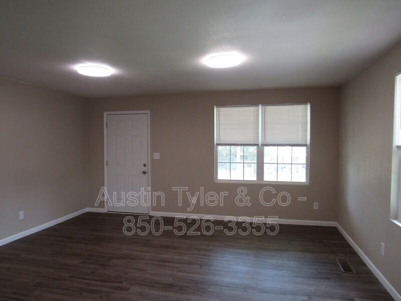 2958 Green St - Photo 2 of 8