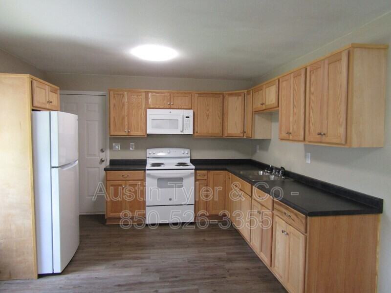 2958 Green St - Photo 3 of 8