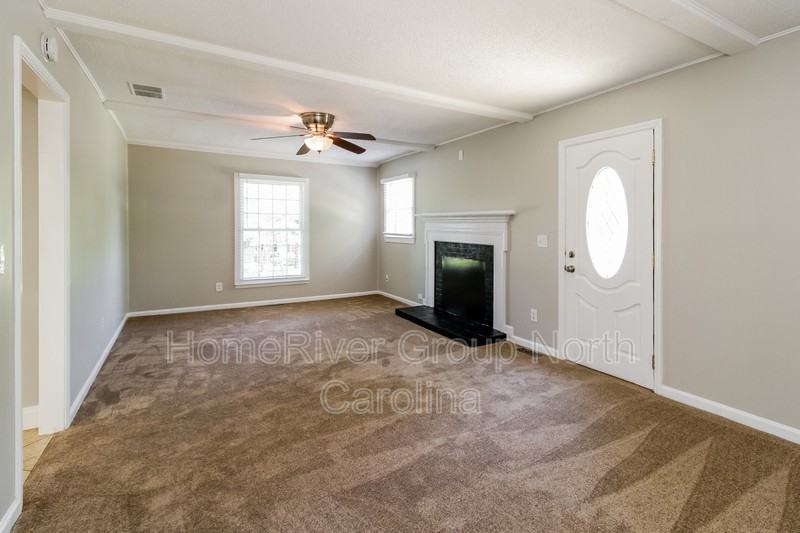 8 Lakepoint Ct - Photo 2 of 20