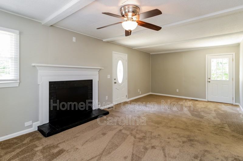 8 Lakepoint Ct - Photo 3 of 20