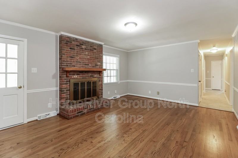 906 Meade Dr - Photo 3 of 18