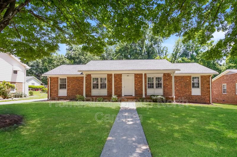 906 Meade Dr - Photo 2 of 18