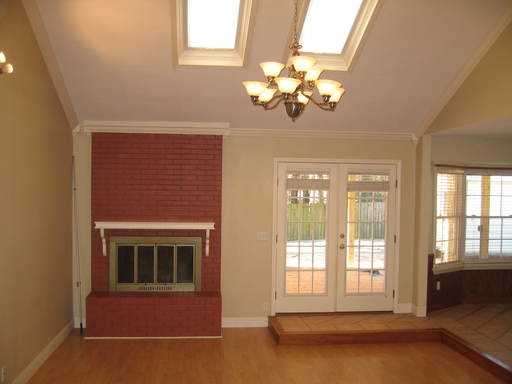 2812 Westmoor Ct - Photo 2 of 6