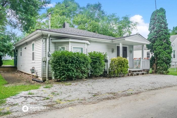 128 Lyons Ave - Photo 3 of 16