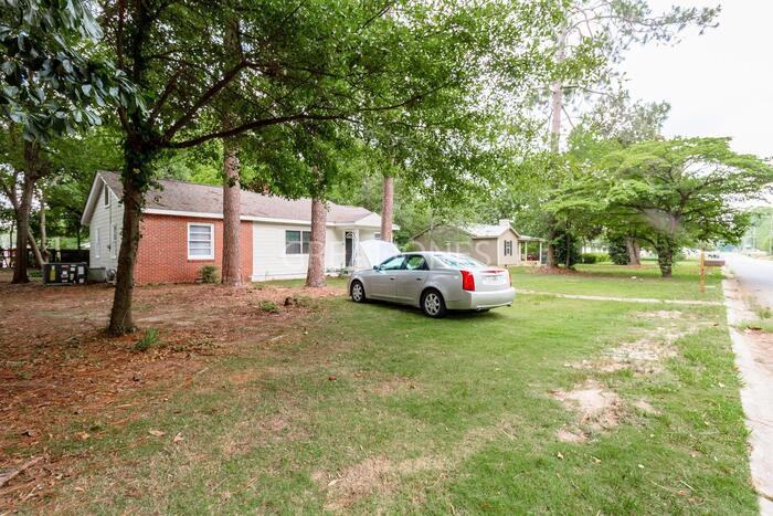 422 Park Ave - Photo 3 of 29