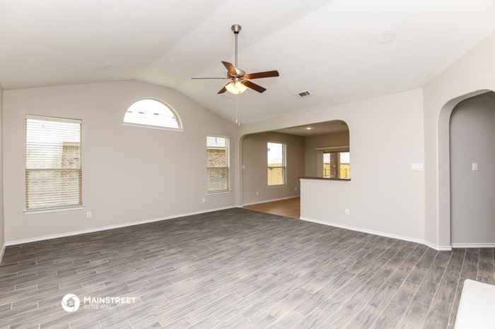 2724 Albatross Ln - Photo 3 of 16