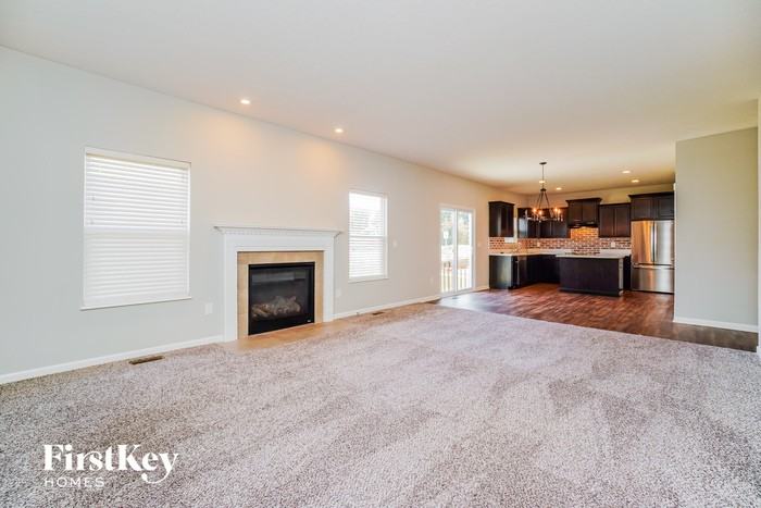 250 Salinger Dr - Photo 2 of 15