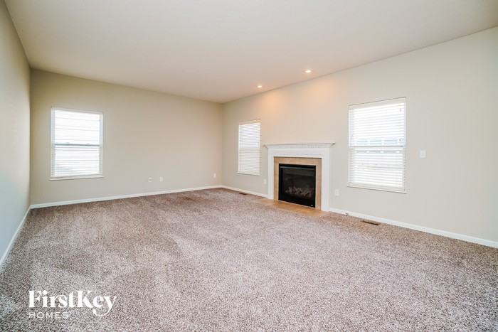 250 Salinger Dr - Photo 3 of 15