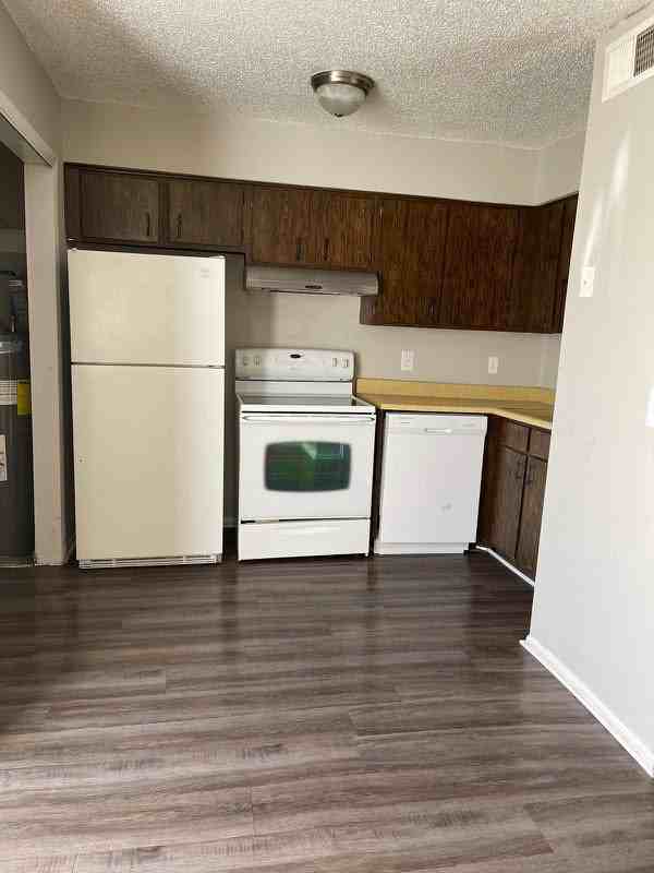 1063 Harold Dr #1 - Photo 5 of 9