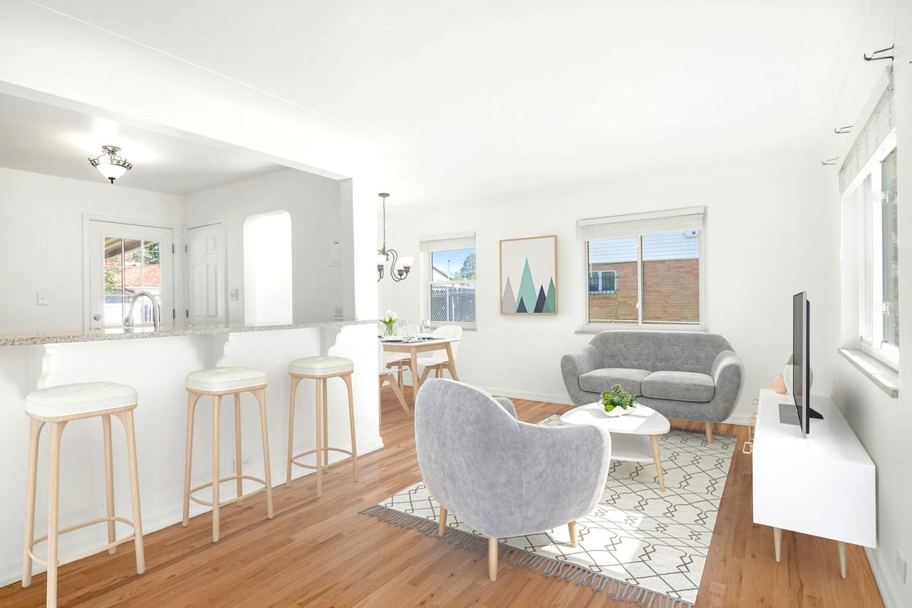 3010 Locust St - Photo 4 of 18