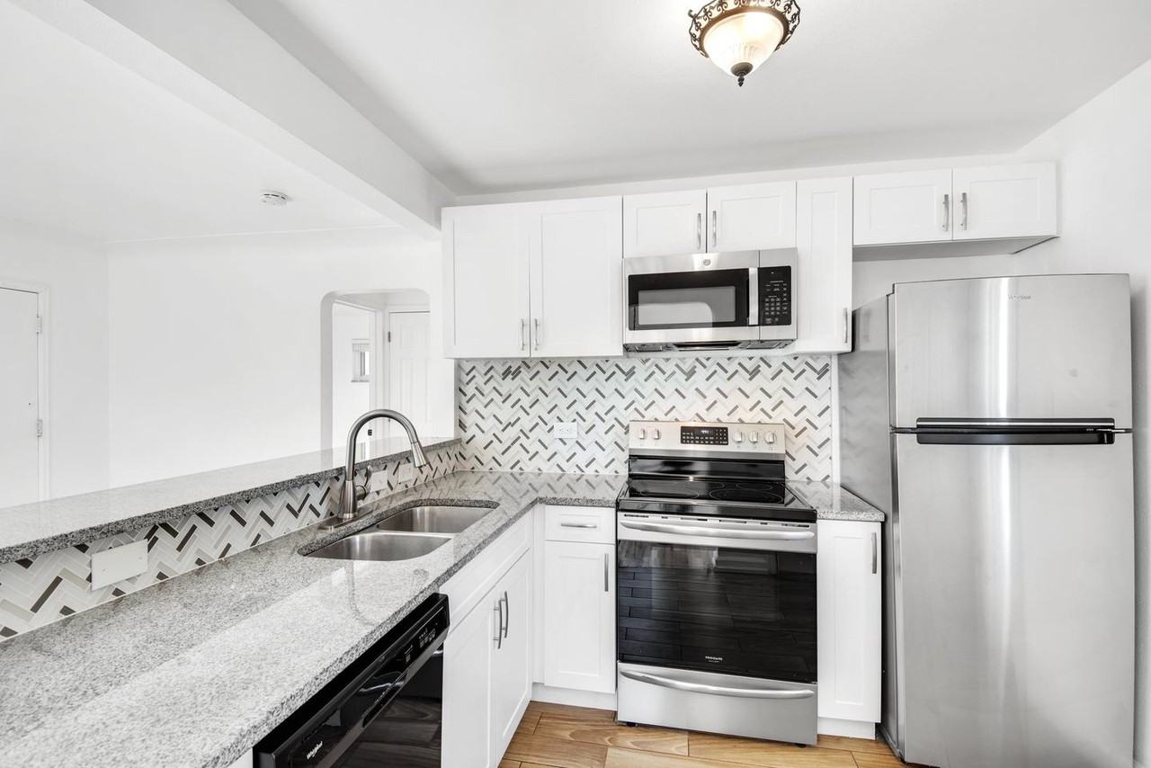 3010 Locust St - Photo 7 of 18