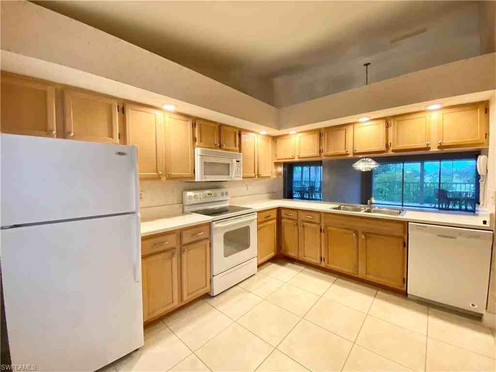 1427 Sw 47th Ter - Photo 5 of 32