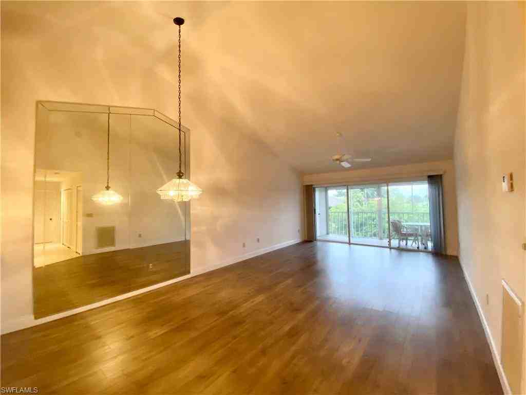 1427 Sw 47th Ter - Photo 7 of 32
