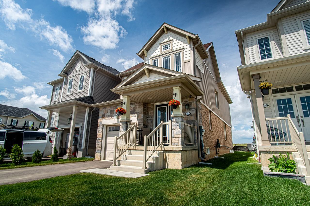 212 MacLachlan Ave - Photo 3 of 38