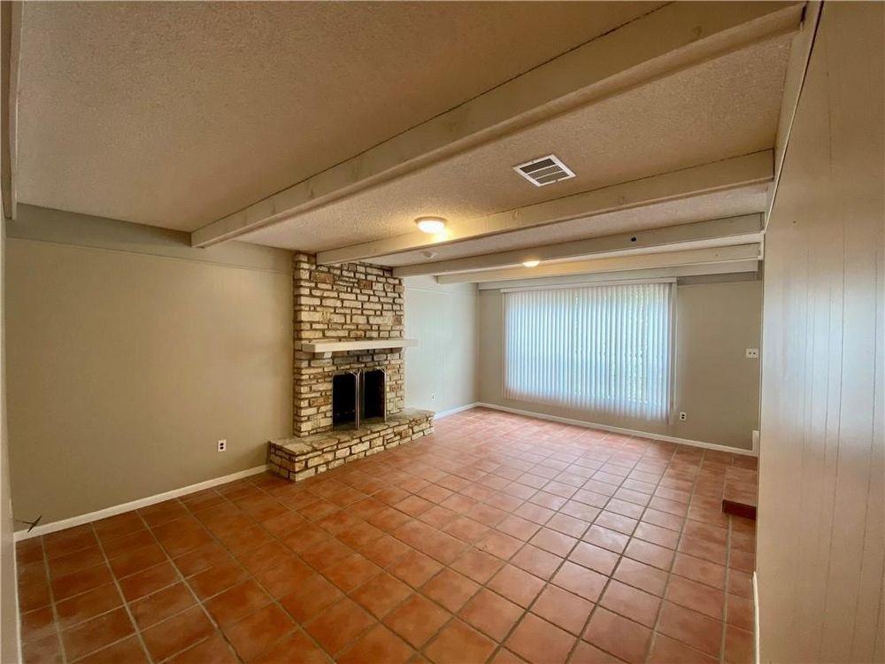 100 Potomac Cir - Photo 3 of 16