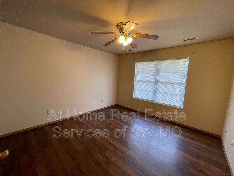 1136 S Clifton Ave - Photo 6 of 11