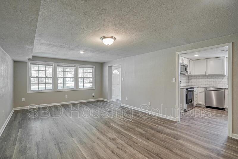 4709 N Main St - Photo 4 of 18