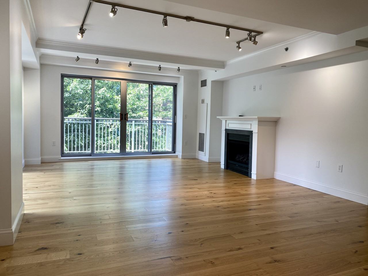 44 Prince St #406 - Photo 2 of 14