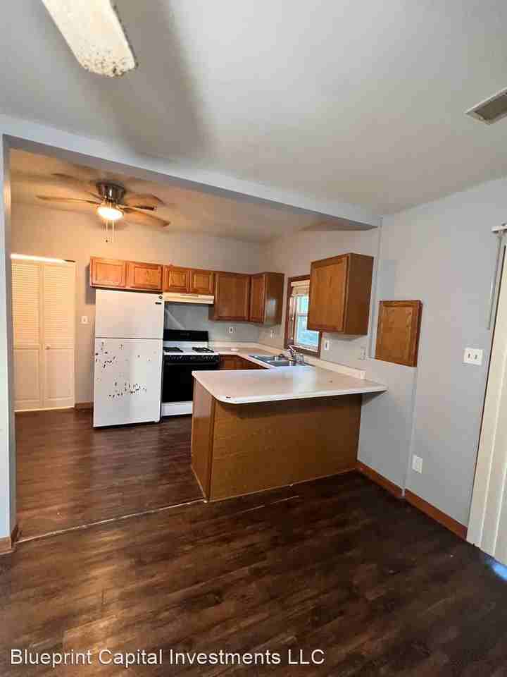 2809 183rd St - Photo 3 of 7